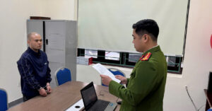 Thanh niên 9X thủ sẵn dao đi cướp tiệm vàng ở Quảng Ninh 1 thanh nien 9x thu san dao di cuop tiem vang o quang ninh 974