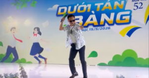 thay hieu truong nhay va hat cuc sung trong ngay truong thanh cua hoc sinh lop 9 964