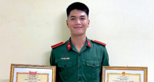 Thi Lai Dai Hoc Chang Trai Que Hung Yen Thanh Thu Khoa Dac Cong Nuoc 737