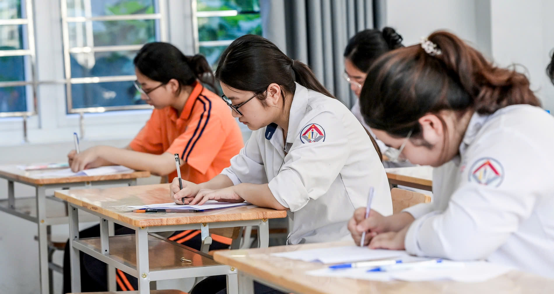 thi sinh cuong khi ky thi tot nghiep thpt den gan chuyen gia chi cach go roi 1140