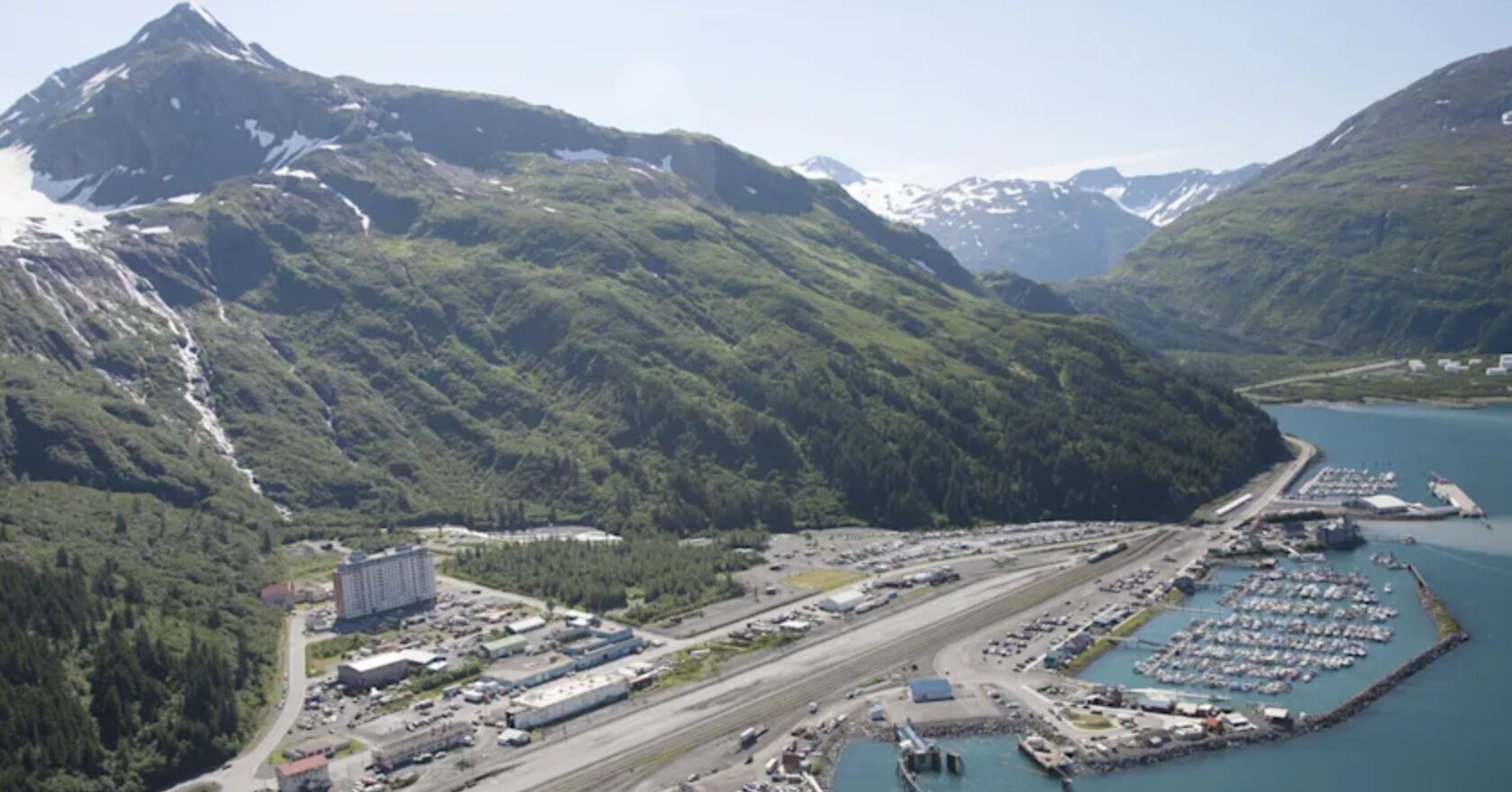 thi tran dac biet cu dan chi song trong chung cu phai ve nha truoc 22h 110