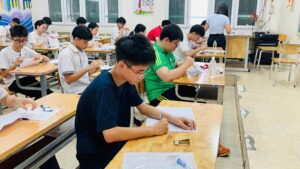Thi xong môn Văn, nhiều thí sinh Hà Nội tự tin đạt từ 7 đến 8 điểm 1 thi van 1