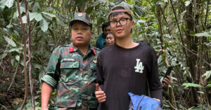 thiet bi cam tay cua trung uy quan doi cuu song nam sinh 19 tuoi lac o rung tam dao 1185