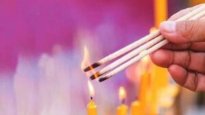 Thời điểm tốt nhất để thắp hương là khi nào? Chuyên gia lý giải khiến nhiều người bất ngờ 2 thoi diem tot nhat de thap huong la khi nao chuyen gia ly giai khien nhieu nguoi bat ngo 155648