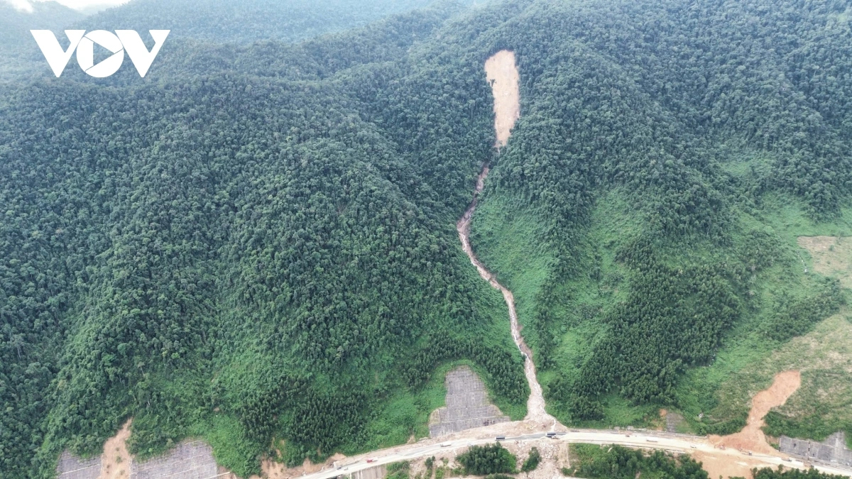 thoi tiet xau tuyen cao toc la son hoa lien co the sat lo gay mat an toan giao thong