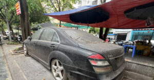 thong tin bat ngo ve chiec mercedes bi bo quen 10 nam tren via he ha noi 2075