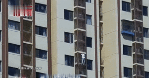 Thót tim cảnh cụ bà 89 tuổi bám ngoài chung cư, leo xuống từ tầng 27 2 thot tim canh cu ba 89 tuoi bam ngoai chung cu leo xuong tu tang 27 1305