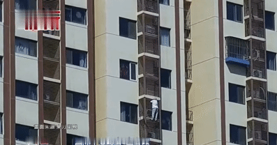 thot tim canh cu ba 89 tuoi bam ngoai chung cu leo xuong tu tang 27 1305