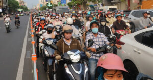 thot tim canh nguoi dan vuot rao tai lan giao thong dao chieu duong cong hoa 3462