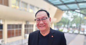 Thu Choi Xa Xi Cua Nam Nsnd Chuyen Dien Cac Vai Muu Mo De Tien 3037