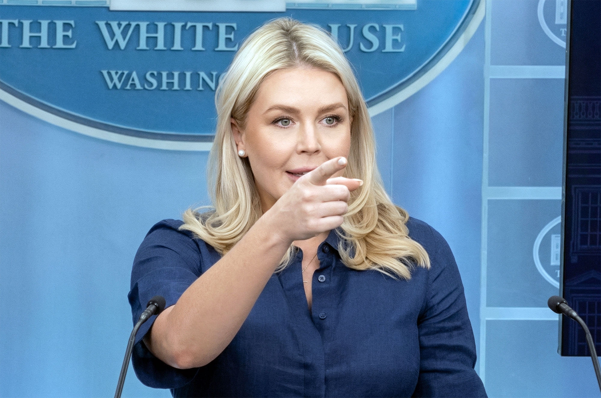 thu ky bao chi nha trang karoline leavitt trong buoi hop bao ngay 8 4 anh quang trung