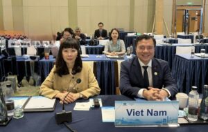 thu truong bo cong thuong nguyen sinh nhat tan dan dau doan viet nam tham du hoi nghi. anh bo cong t