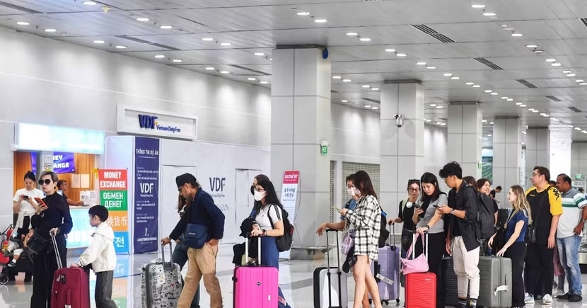 thung tang phu thu gia ve may bay 3156.avif