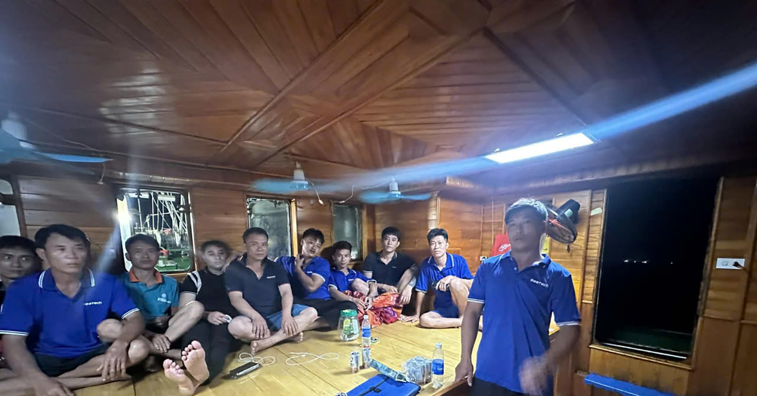 thuyen truong ke lai 30 phut sinh tu khi 10 nguoi troi dat tren bien 2125