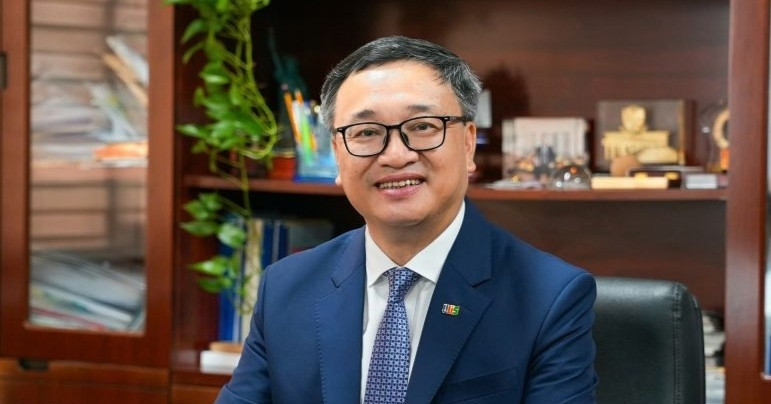 tien si do tuan minh lam hieu truong truong dh ngoai ngu dh quoc gia ha noi 1026