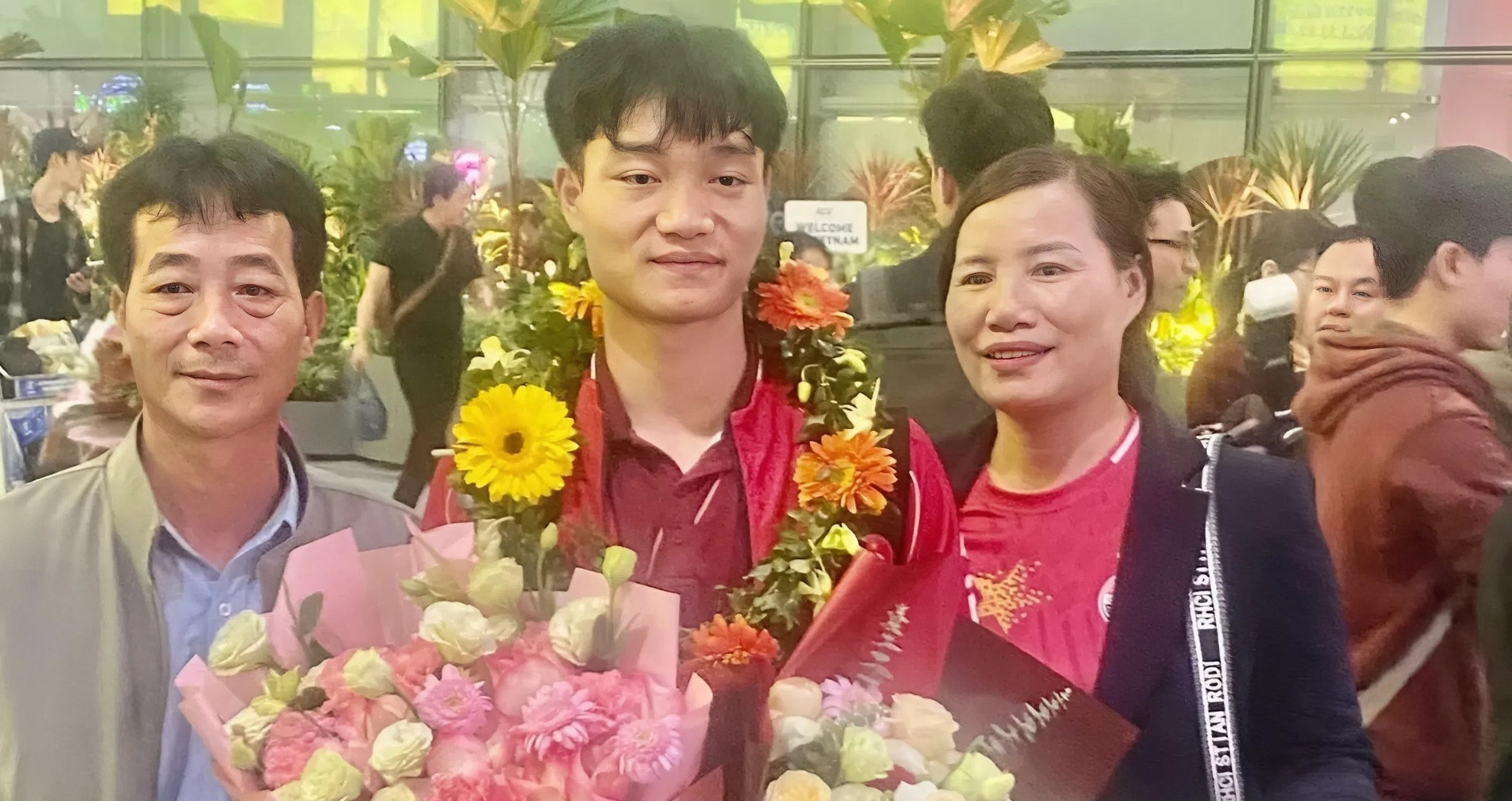 Tien Ve Tuyen U23 Viet Nam Me Mot Mon Trong Mam Com Tet Thich Ve Nha De Duoc An 860