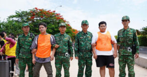 tiep nhan 180 cong dan do campuchia trao tra cong an phat hien 2 doi tuong bi truy na 1842