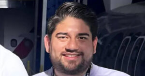 tiep vien hang khong mat tich khi qua canh he lo chi tiet rung minh phia sau 1642