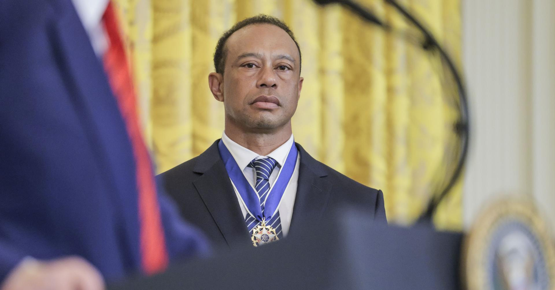 tiger woods tu huy hoai minh giua huyen thoai va con nguoi 1035