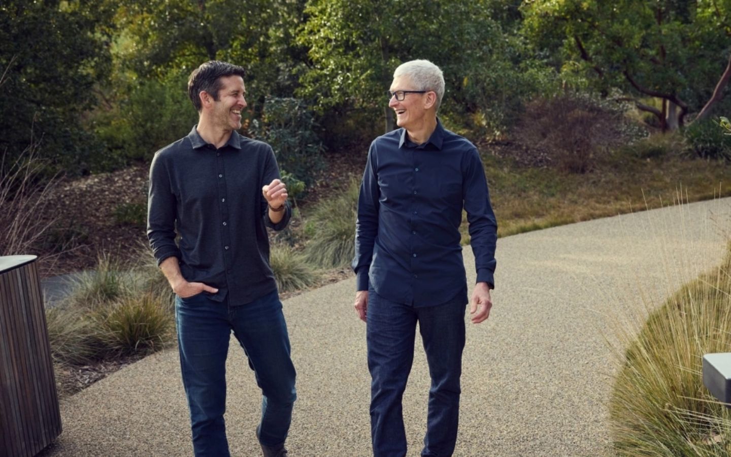 tim cook tu chuc ceo apple chuyen giao cho john ternus
