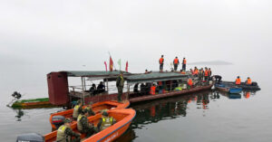 tim thay them bon thi the vu lat tau o ho thac ba 1336