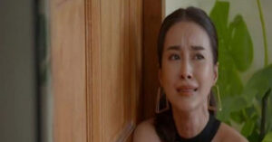 toi khuyu nga truoc cong truong khi thay con gai ngoi trong long mot nguoi dan ong 79