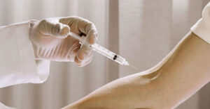 tphcm mot phu nu tu vong sau khi duoc truyen trang da tai nha 2503