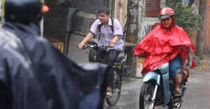 TPHCM mưa trái mùa trong ngày vía Thần Tài 1 tphcm mua trai mua trong ngay via than tai 1226