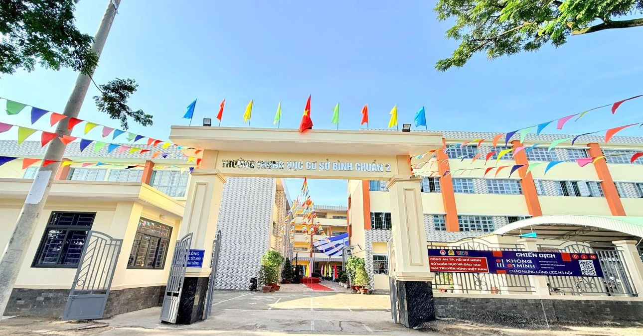 tphcm phu huynh to nha truong gay suc ep cho hoc sinh chi vi thac mac diem thi 2378