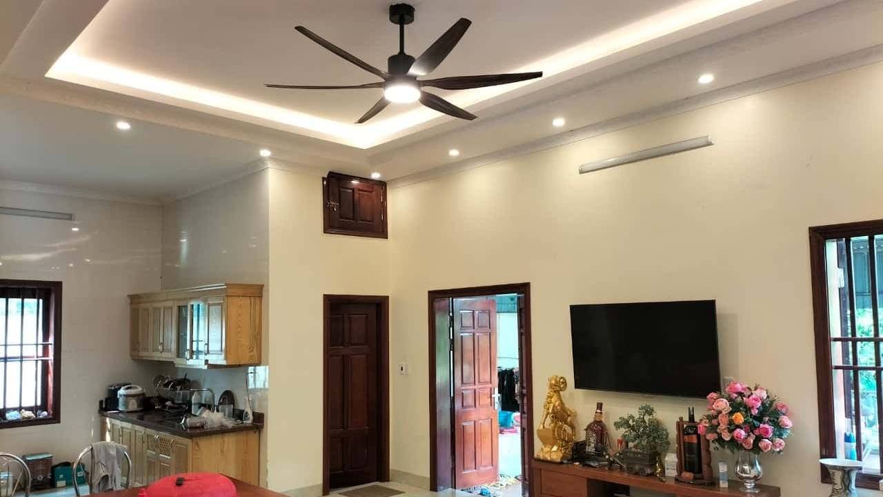 treo quat tran o 5 vi tri dai ky de roi vao the hung khi ap dinh hao tai tan loc 100635