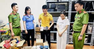 Triệt phá đường dây buôn bán nước hoa giả do 2 chị em cầm đầu, giao dịch hơn 200 tỷ đồng 3 triet pha duong day buon ban nuoc hoa gia giao dich hon 200 ty dong 2323