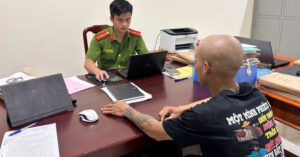 trieu tap nguoi dan ong doa danh me phat truc tiep len mang xa hoi 1832.webp
