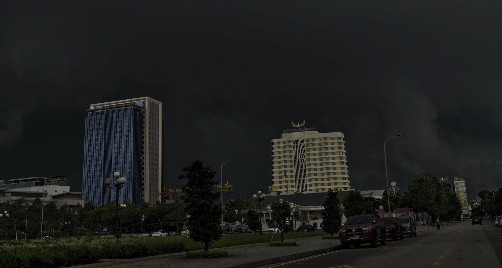 troi dot nhien toi sam giua buoi sang nguoi dan phai bat den roi duong 784