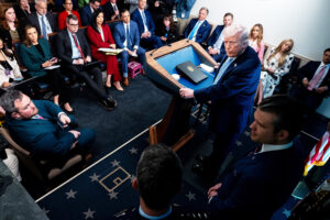 trump hegseth nha trang