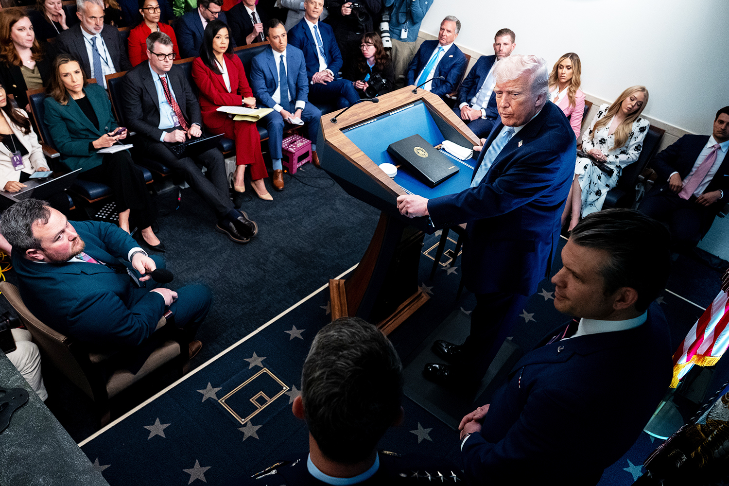 trump hegseth nha trang