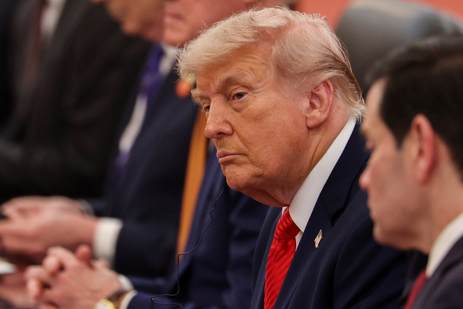 trump hoi dam tap can binh 2026 r