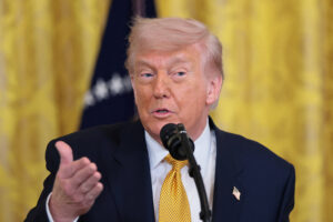 Mỹ huỷ kế hoạch nối lại tấn công Iran sau đề nghị của các nước vùng Vịnh 1 trump nha trang 2