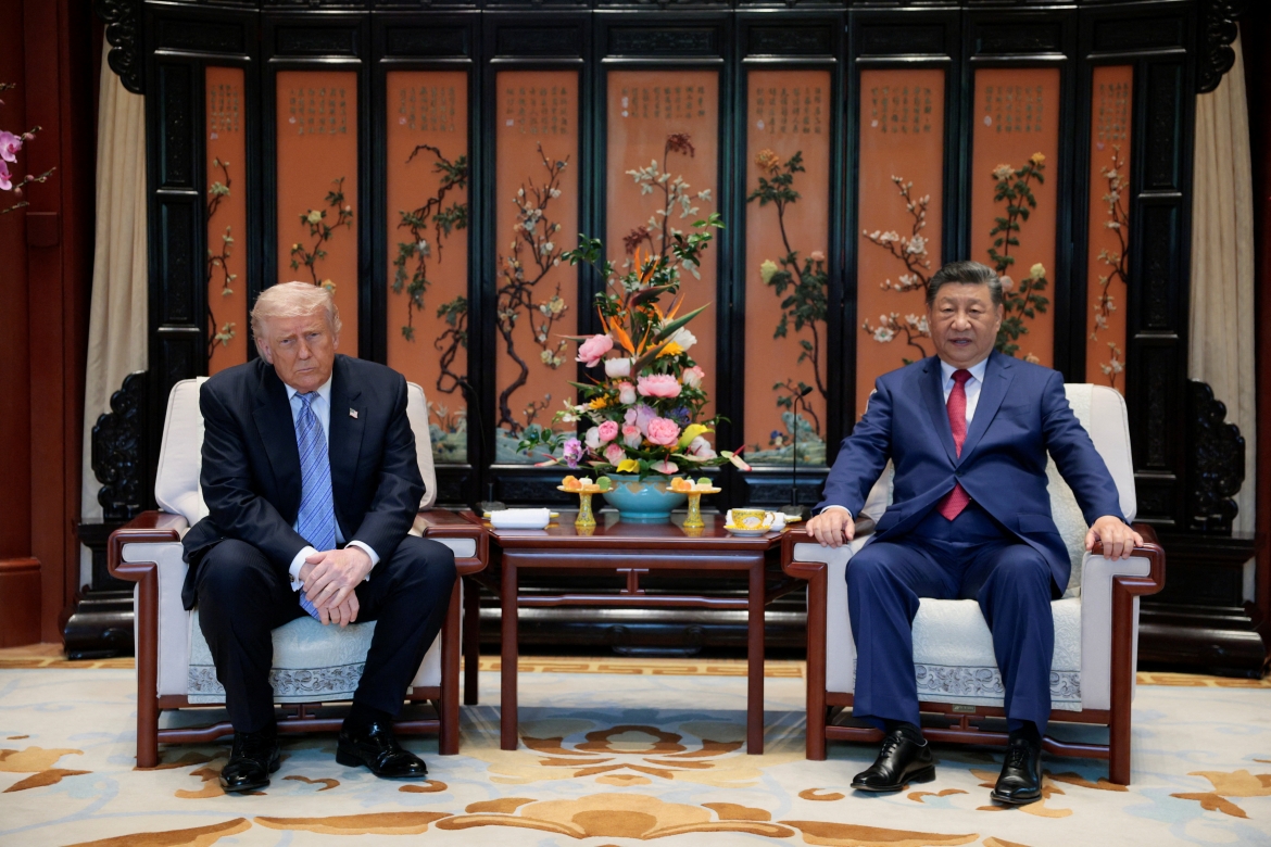 trump tap can binh.jpg