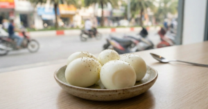 Điều gì xảy ra với huyết áp và cholesterol khi ăn trứng mỗi ngày? 2 trung luoc2 17726505531361018112558 0 81 768 1310 crop 17726506660201162990207