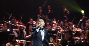 trung ta nsut vu thang loi gay xuc dong khi nhac ve thung quan ao cu 280