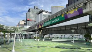 trung tam thu do bangkok. anh ngoc diep vov bangkok 1
