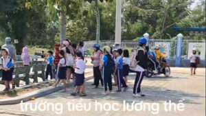Sự thật vụ video "học sinh không ăn bán trú bị đuổi ra đứng nắng" ở TP.HCM 1 truong 1