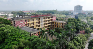 Trường học 10 năm không khai giảng, giáo viên đi làm phụ hồ 1 truong hoc 10 nam khong khai giang giao vien di lam phu ho 2579