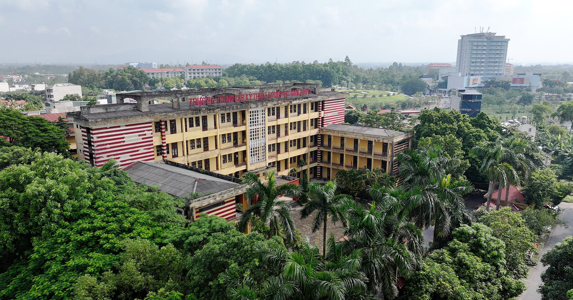 truong hoc 10 nam khong khai giang giao vien di lam phu ho 2579