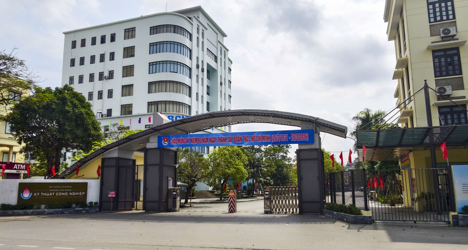 truong o bac ninh phan hoi viec sinh vien to bi ep tang ca trong ky thuc tap 2057