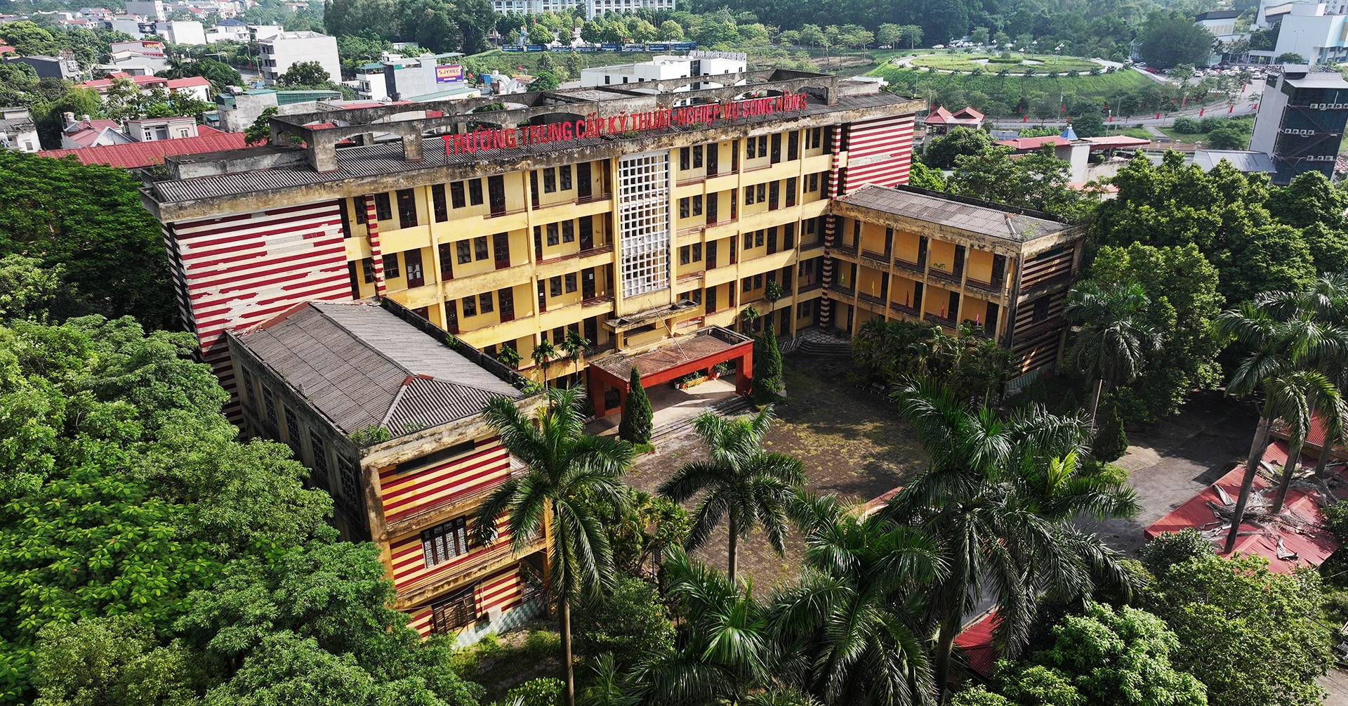 truong trung cap 10 nam khong khai giang duoc chuyen doi thanh truong thpt 2255