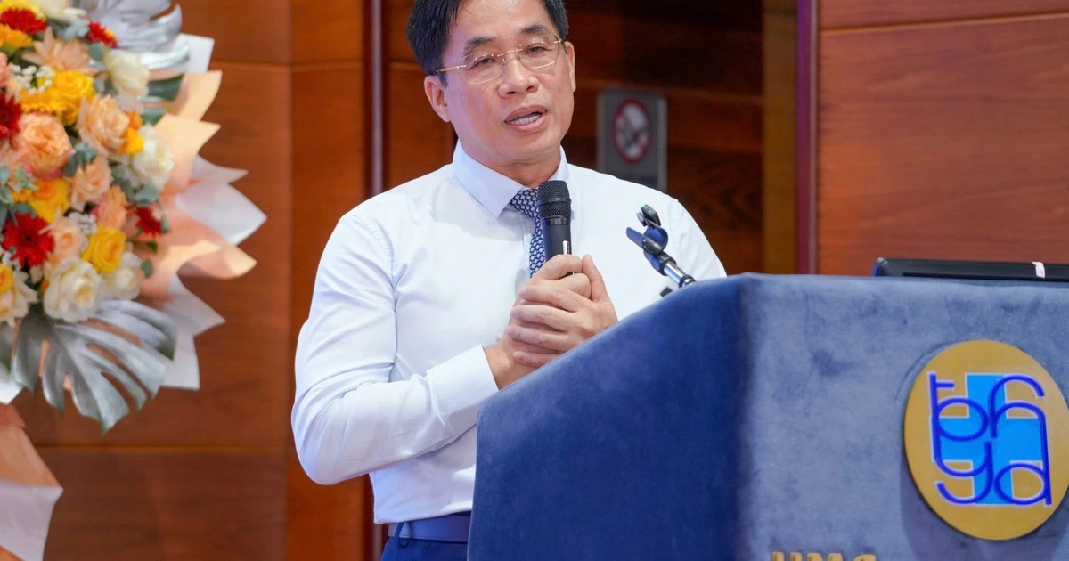 ts bs nguyen hoang bac giam doc benh vien dai hoc y duoc tp ho chi minh phat bieu tai chuong trinh