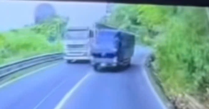 tu clip gui den cuc truong csgt xu phat tai xe xe tai vuot au tren deo bao loc 1806