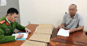 tu y lap bai giu xe va thu phi cao tai le hoi hai nguoi bi phat hon 30 trieu dong 2488