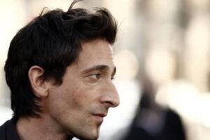 tuc ngu dung ket giao voi ke co mui chim ung mat dieu hau an y sau sac ve cach nhin nguoi 140420